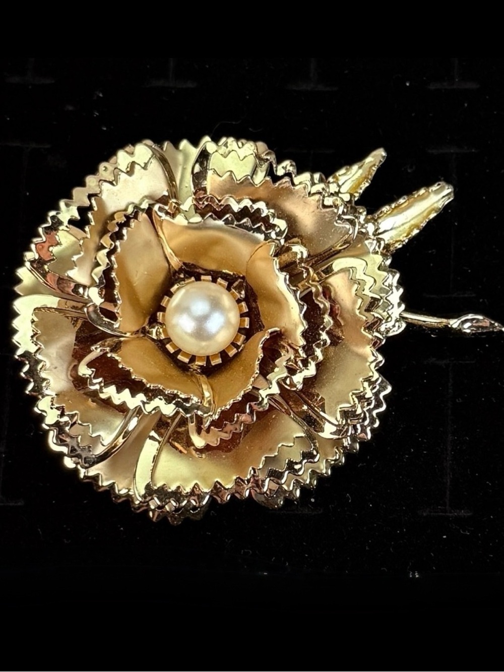 Gold Tone Dimensional Flower Faux Pearl Center Brooch Pin